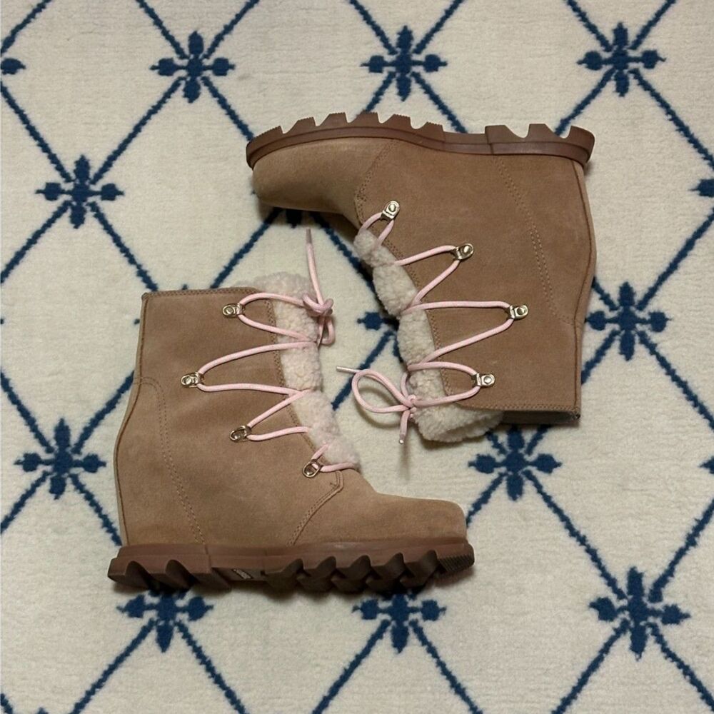 Sorel Women's Joan Of Arctic Wedge III Lace Cozy Boot - Tawny Buff/Gum 2